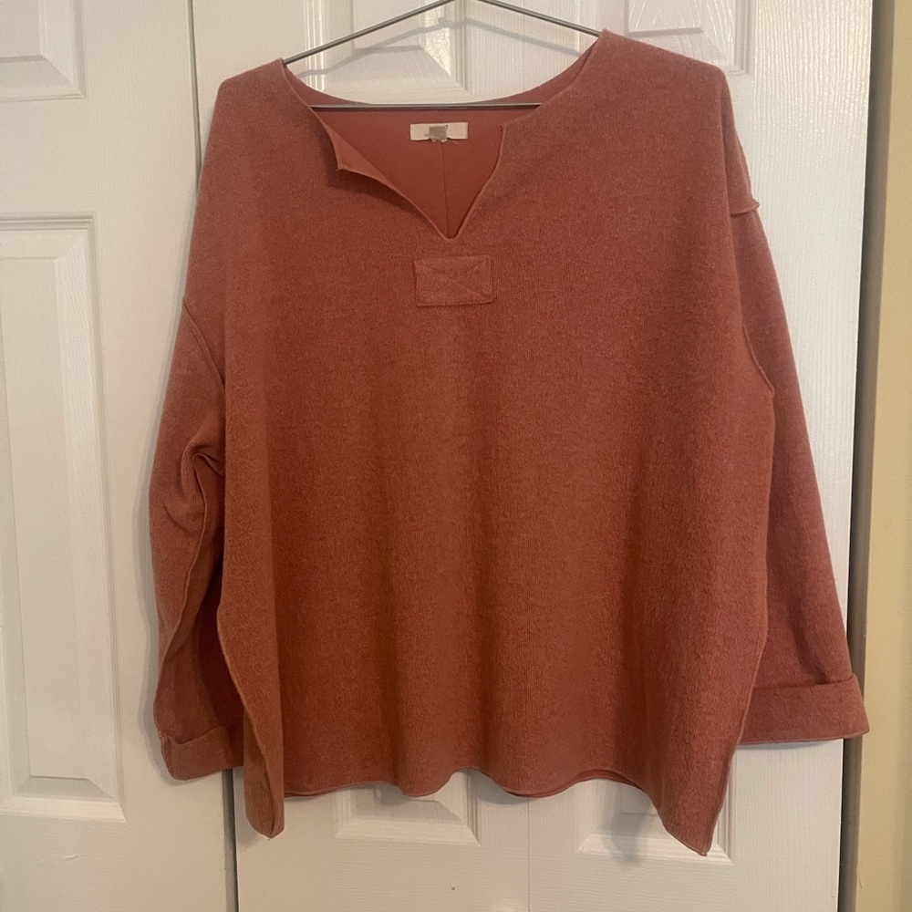 Easel Women's V-Neck Sweater in Warm Rust